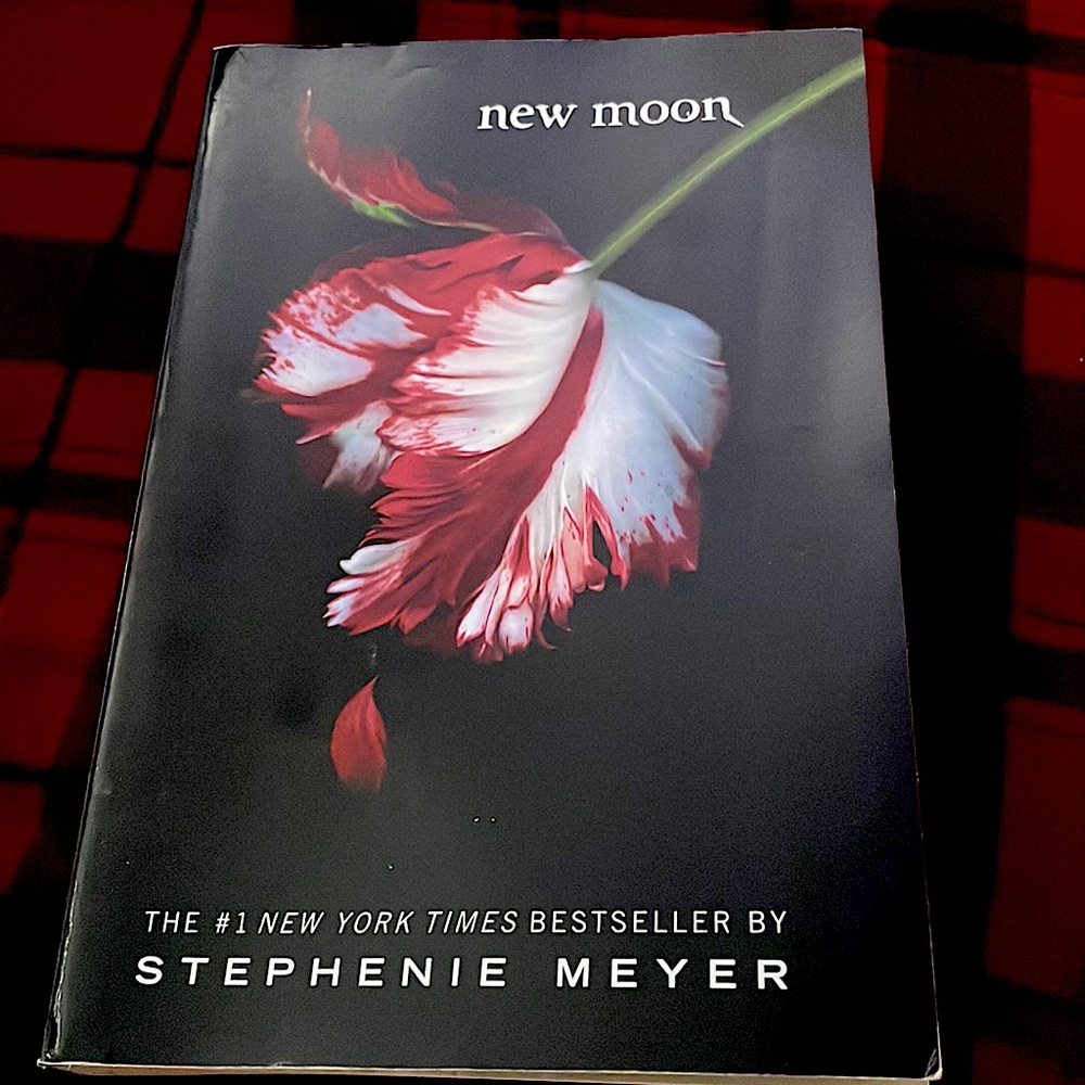 New Moon by Stephanie Meyer